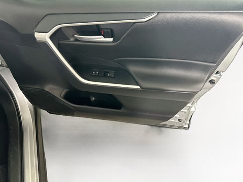Used 2025 Toyota RAV4 XLE FWD image 30