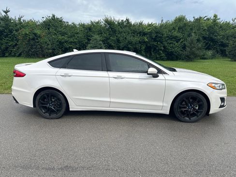 Used 2019 Ford Fusion SE w/ Equipment Group 151A FWD image 15
