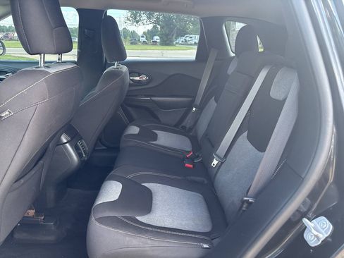 Used 2014 Jeep Cherokee Sport w/ Cold Weather Group AWD/4WD image 14