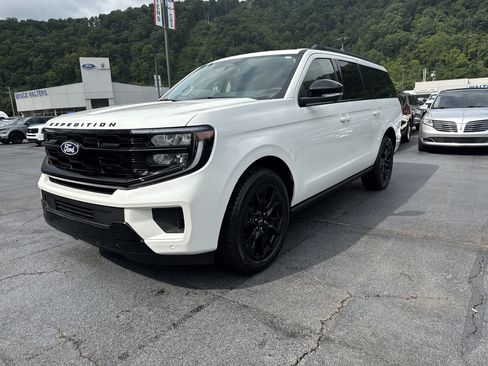 New 2027 Ford Expedition Max Platinum AWD/4WD image 3