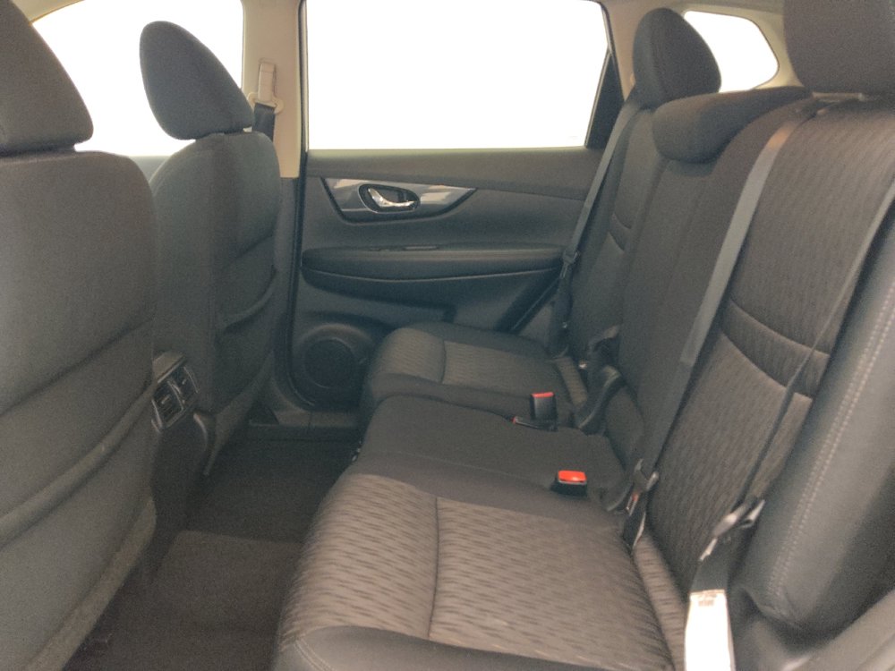 Used 2017 Nissan Rogue SV w/ SV Premium Package FWD image 18