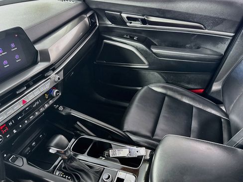 Used 2025 Kia Telluride S FWD image 25