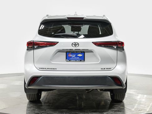 Used 2022 Toyota Highlander XLE image 5