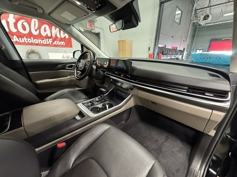 Used 2025 Kia Carnival image 12