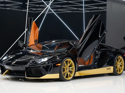 Used 2017 Lamborghini Aventador LP 700-4 image 2