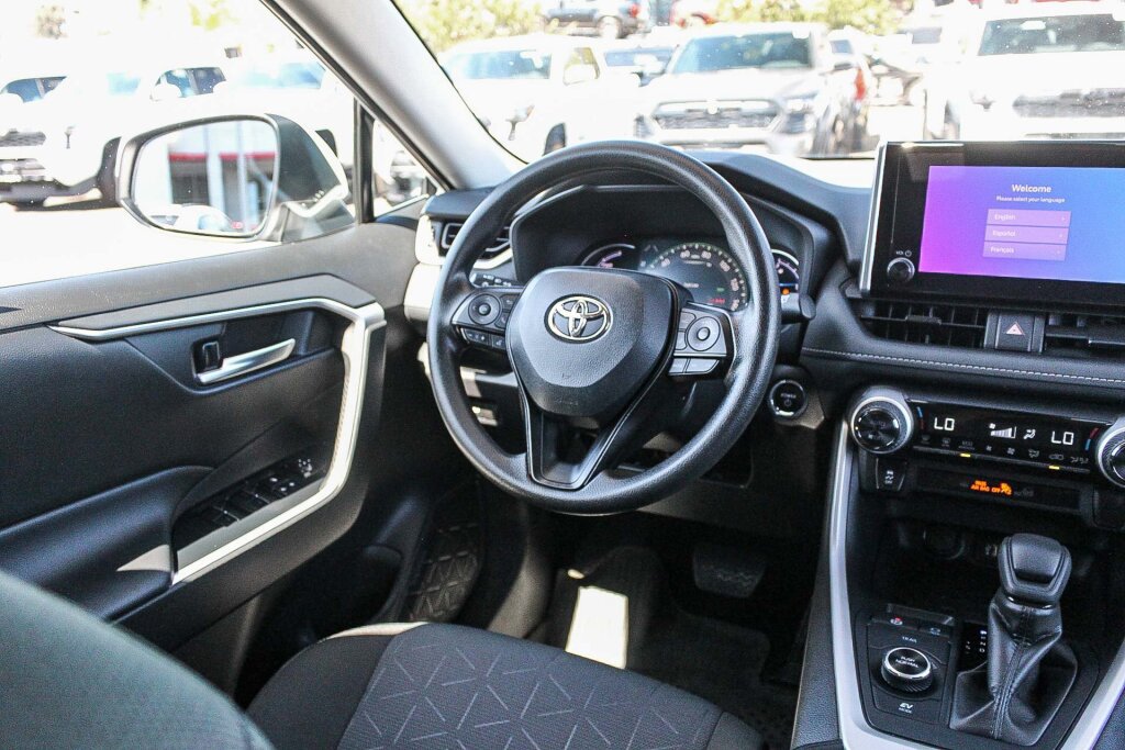 Certified 2025 Toyota RAV4 XLE AWD/4WD image 5