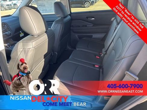 New 2025 Nissan Pathfinder SL image 13