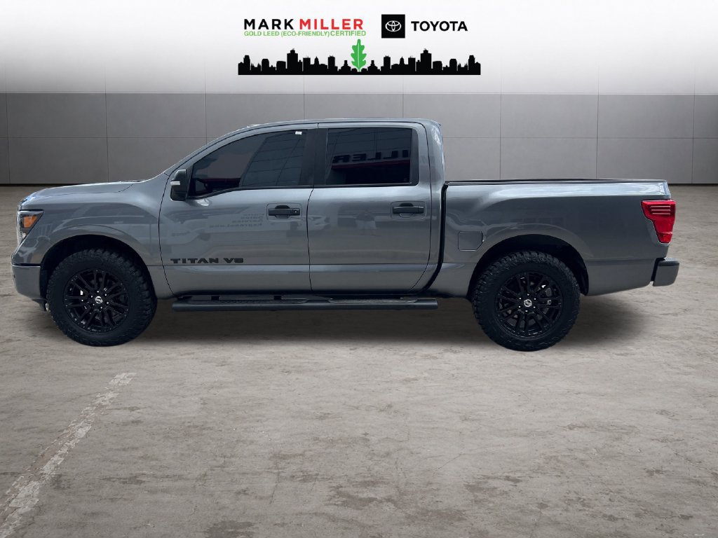 Used 2018 Nissan Titan SV w/ SV Convenience Package AWD/4WD image 2
