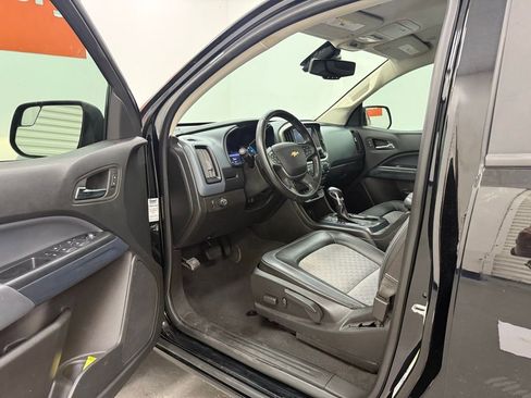 Used 2022 Chevrolet Colorado Z71 w/ Safety Package RWD image 12