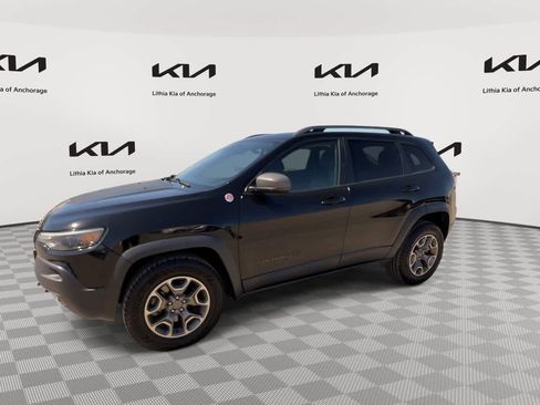 Used 2020 Jeep Cherokee Trailhawk w/ Technology Group AWD/4WD image 5