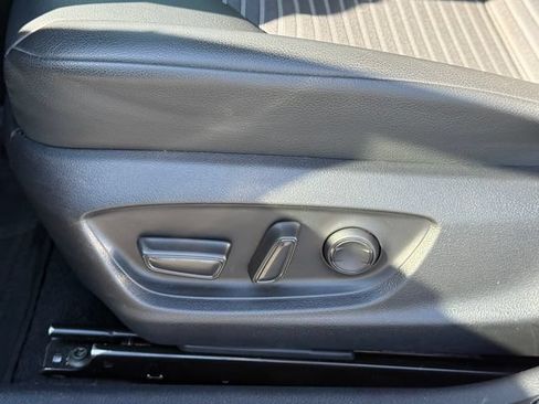 Used 2023 Toyota Camry SE FWD image 4