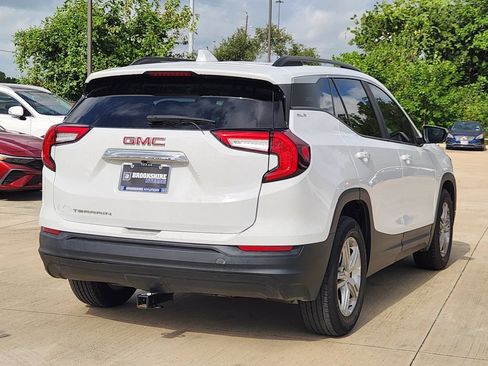 Used 2022 GMC Terrain SLE w/ Driver Convenience Package FWD image 9