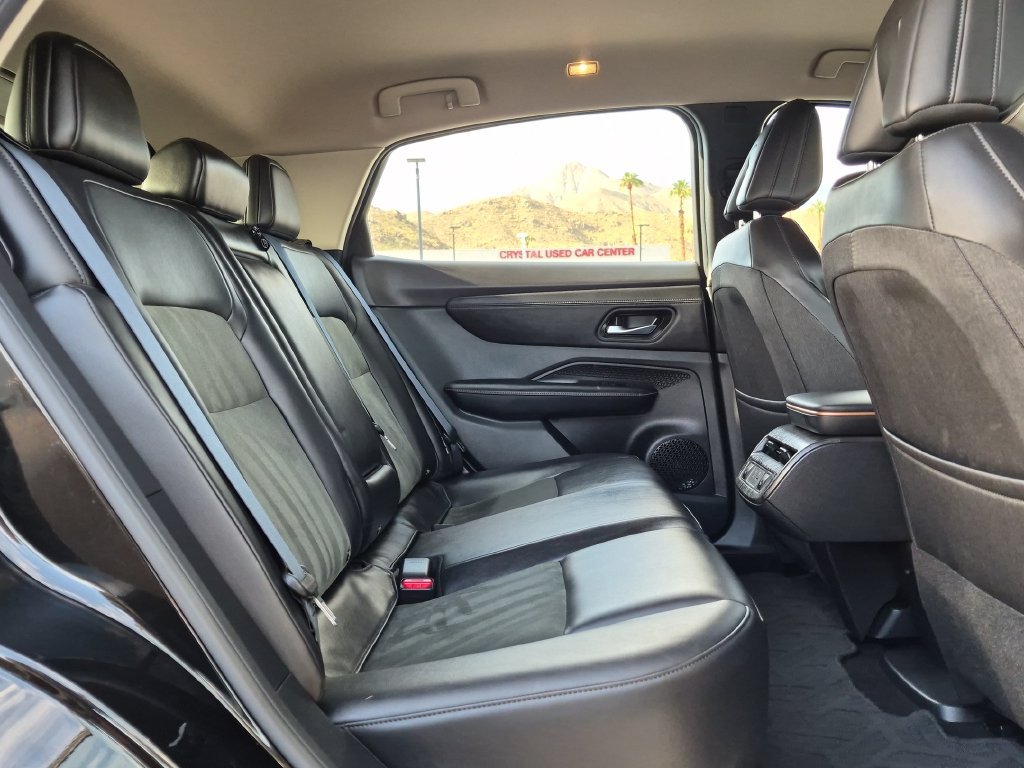 Used 2023 Nissan Ariya AWD image 16
