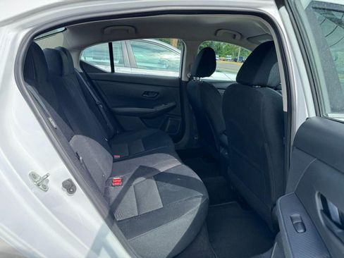 Used 2024 Nissan Sentra SV FWD image 11