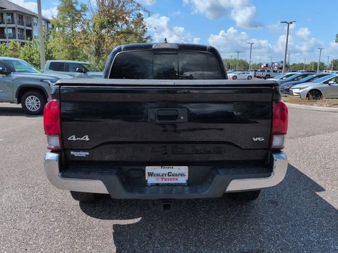 Used 2018 Toyota Tacoma SR5 AWD/4WD image 5
