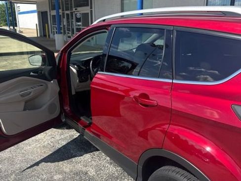 Used 2017 Ford Escape Titanium FWD image 5