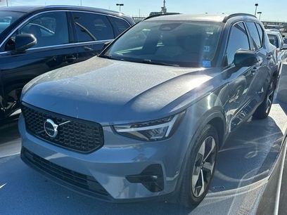 Used 2023 Volvo XC40 B4 Ultimate