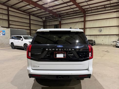 Used 2025 Ford Expedition Active AWD/4WD image 6