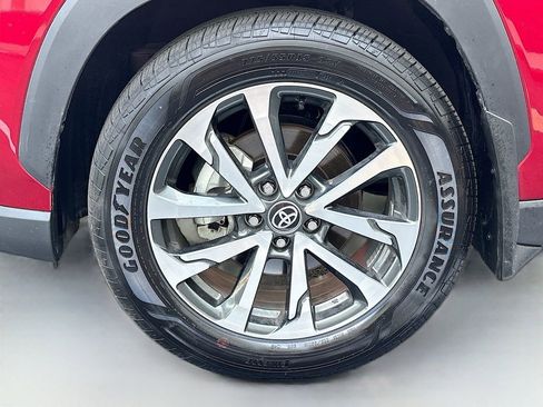 Used 2025 Toyota Corolla Cross XLE w/ Convenience Package AWD/4WD image 31