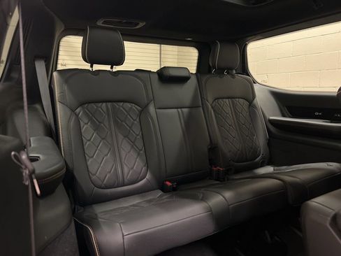 Used 2025 Jeep Grand Wagoneer Series III AWD/4WD image 10