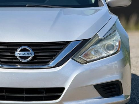 Used 2016 Nissan Altima 2.5 S w/ Power Driver Seat Package image 9