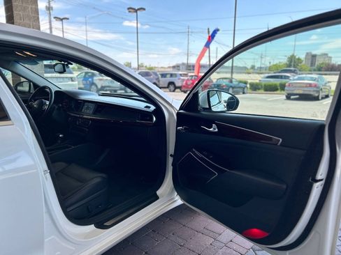 Used 2017 Kia Cadenza Premium FWD image 52