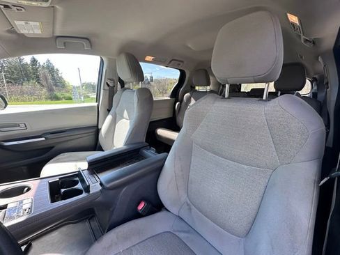 Used 2024 Toyota Sienna LE AWD/4WD image 12
