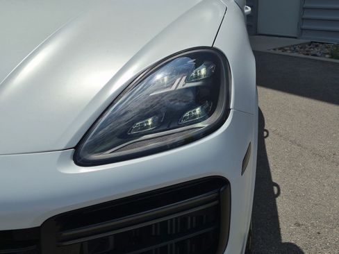 Used 2022 Porsche Cayenne Turbo AWD/4WD image 10