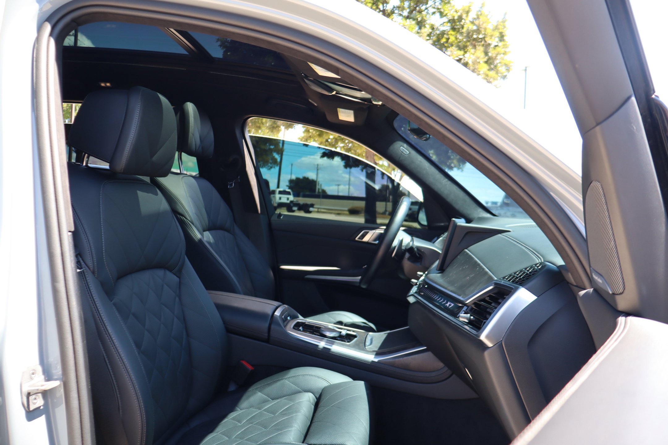 Used 2025 BMW X7 xDrive40i AWD/4WD image 35