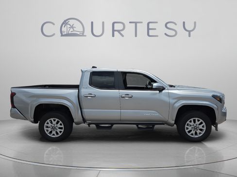 Certified 2026 Toyota Tacoma SR5 AWD/4WD image 6