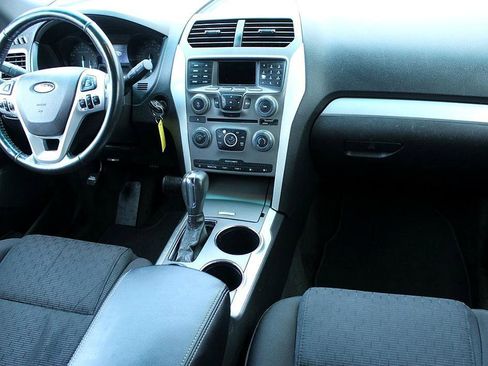 Used 2014 Ford Explorer XLT image 17