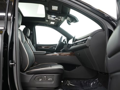 Used 2024 Cadillac Escalade Premium Luxury w/ Performance Package image 14