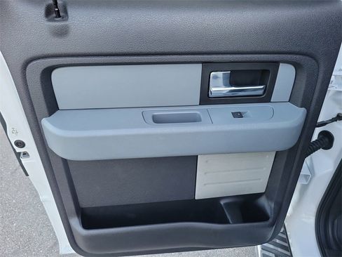 Used 2014 Ford F150 XLT w/ XLT Convenience Package image 11