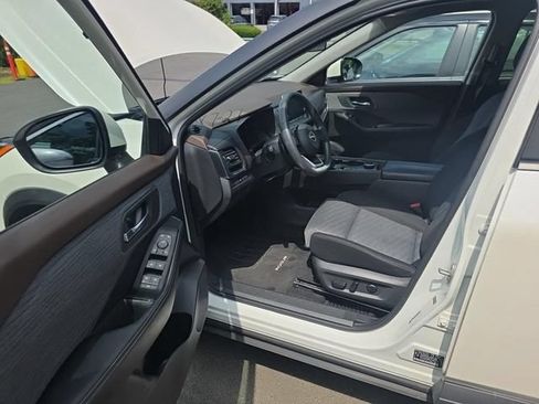 Used 2023 Nissan Rogue SV AWD/4WD image 5