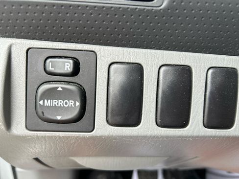 Used 2005 Toyota Tacoma PreRunner RWD image 6