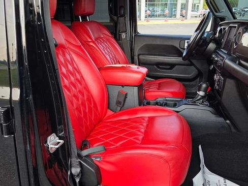 Used 2020 Jeep Wrangler Unlimited Sahara AWD/4WD image 15