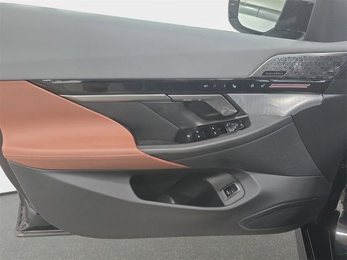 Used 2026 BMW 530i w/ M Sport Package image 26