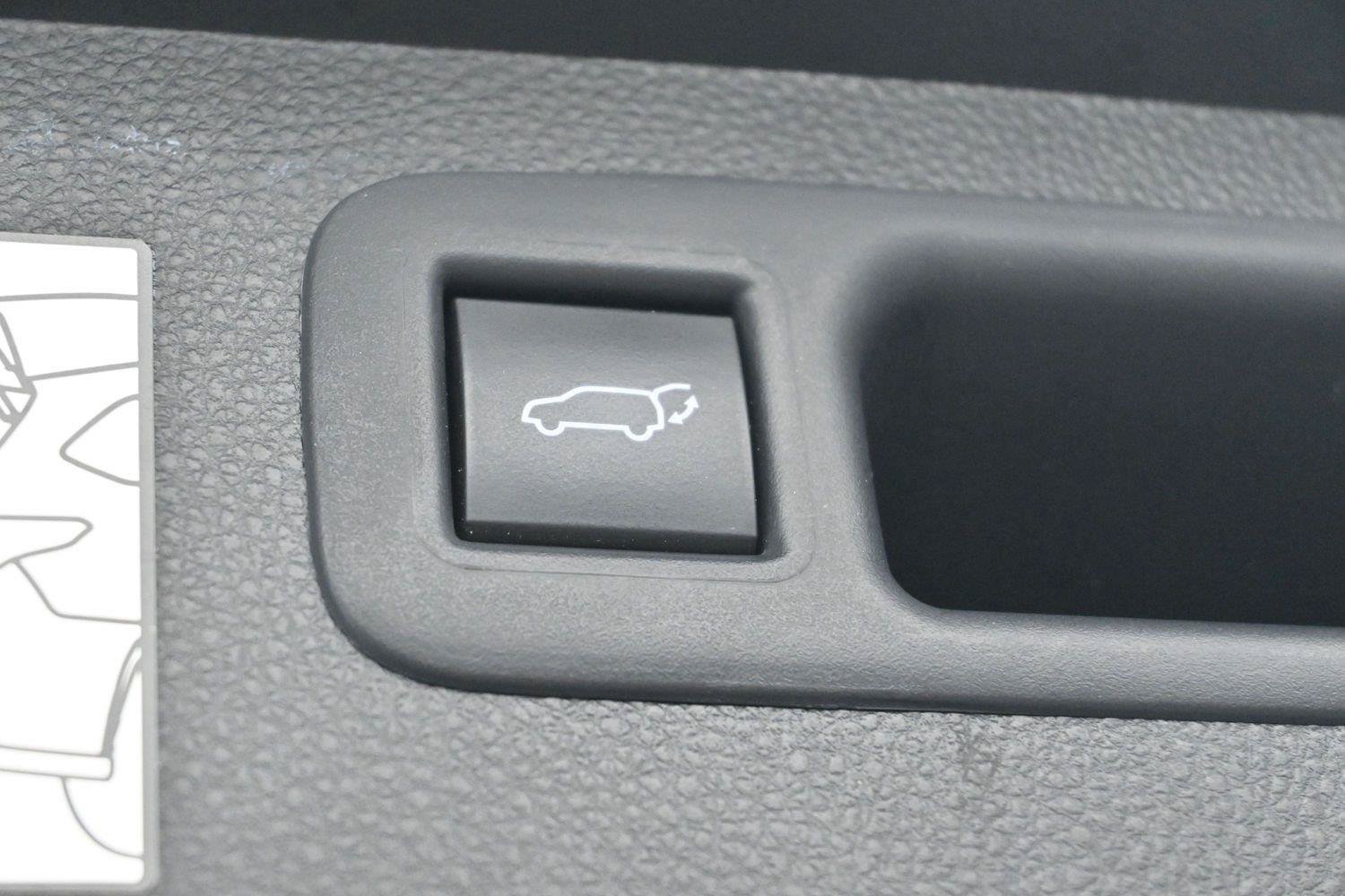 Used 2021 Toyota Highlander Limited FWD image 9