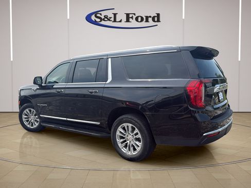 Used 2024 GMC Yukon XL SLT w/ SLT Luxury Package AWD/4WD image 4