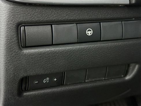 Used 2023 Nissan Rogue SV image 18