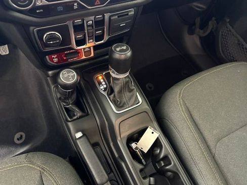 Used 2024 Jeep Wrangler Unlimited image 19