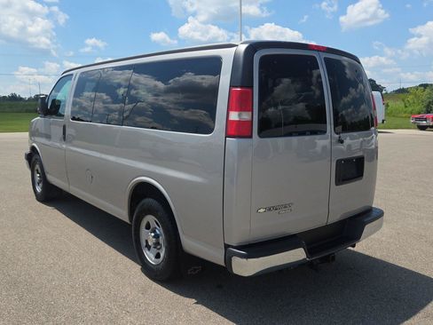 Used 2008 Chevrolet Express 1500 Passenger w/ LT Preferred Equipment Group RWD image 3