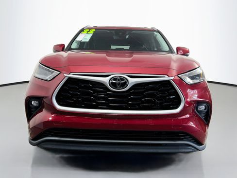 Used 2022 Toyota Highlander XLE FWD image 11