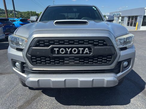 Used 2018 Toyota Tacoma TRD Sport AWD/4WD image 8