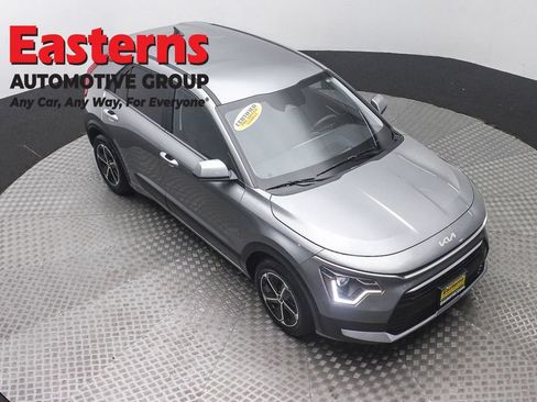 Used 2025 Kia Niro LX FWD image 4