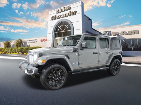Used 2023 Jeep Wrangler Sahara image 10