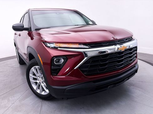 Used 2024 Chevrolet TrailBlazer LS w/ LS Convenience Package FWD image 3