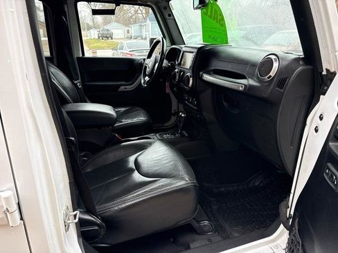 Used 2015 Jeep Wrangler Unlimited Sahara w/ Dual Top Group image 22