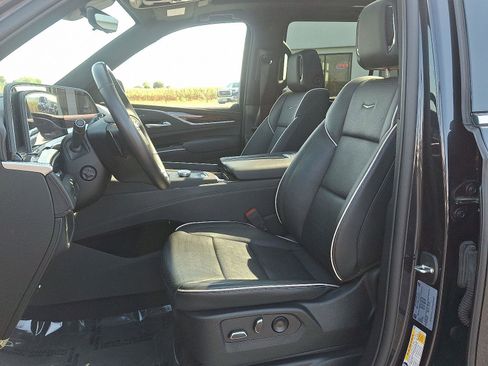 Used 2022 Cadillac Escalade Premium Luxury image 13