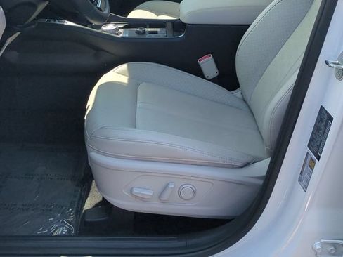 Certified 2025 Kia Sorento EX w/ EX Panoramic Sunroof Package AWD/4WD image 16
